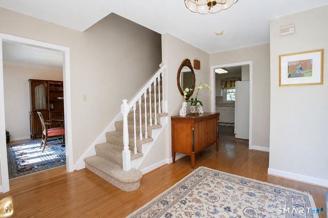 26 Rushleigh Road, West Hartford, CT 06117