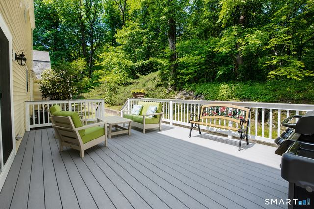 26 Rushleigh Road, West Hartford, CT 06117