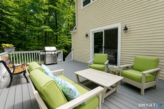 26 Rushleigh Road, West Hartford, CT 06117