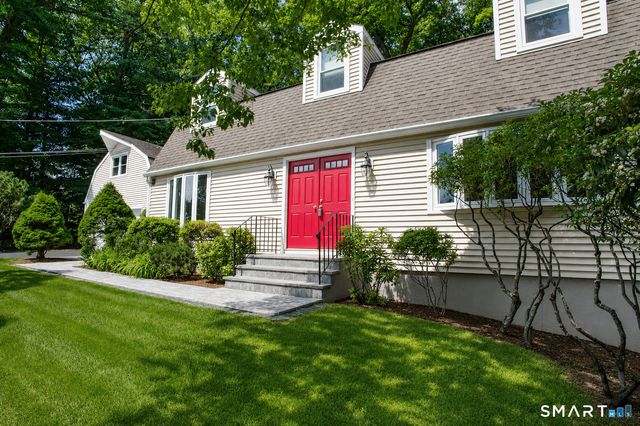 26 Rushleigh Road, West Hartford, CT 06117