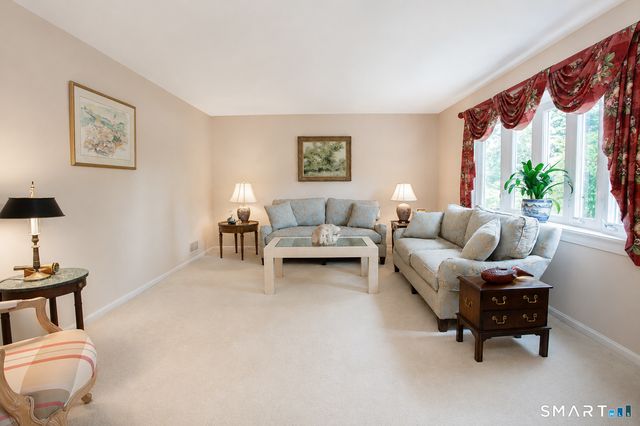 26 Rushleigh Road, West Hartford, CT 06117