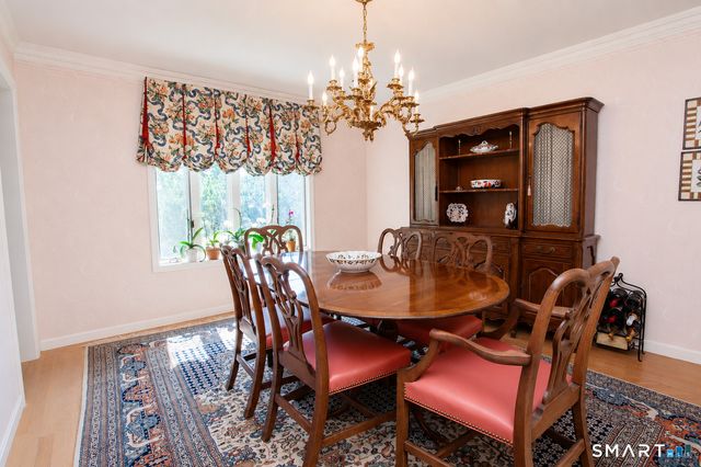 26 Rushleigh Road, West Hartford, CT 06117