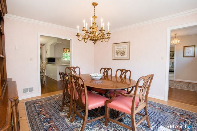 26 Rushleigh Road, West Hartford, CT 06117