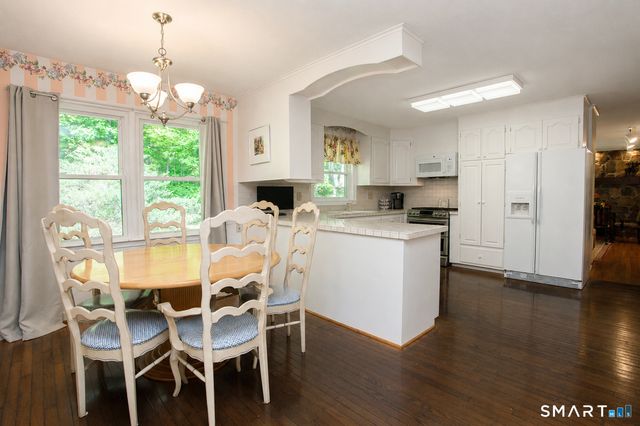26 Rushleigh Road, West Hartford, CT 06117
