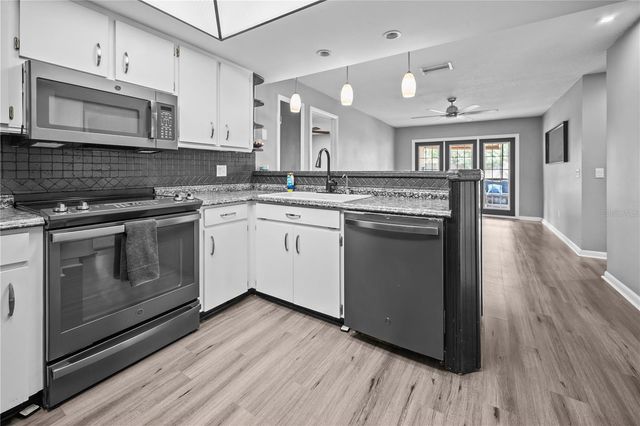 2015 RONALD CIRCLE, Seffner, FL 33584