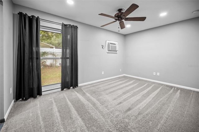 2015 RONALD CIRCLE, Seffner, FL 33584