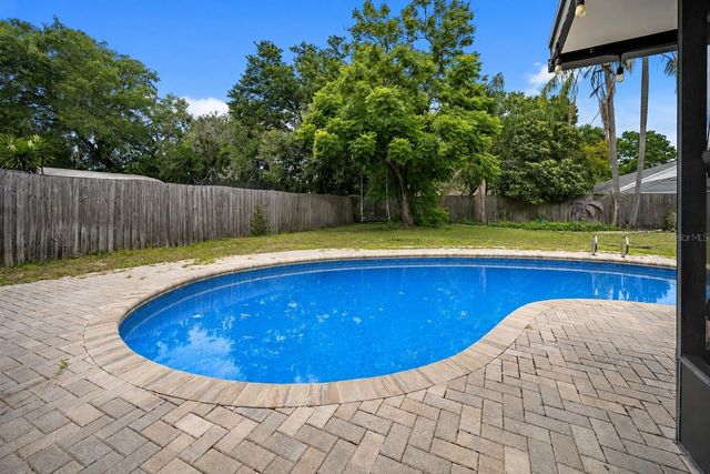2015 RONALD CIRCLE, Seffner, FL 33584