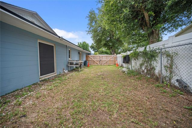 2015 RONALD CIRCLE, Seffner, FL 33584
