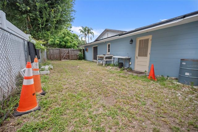 2015 RONALD CIRCLE, Seffner, FL 33584