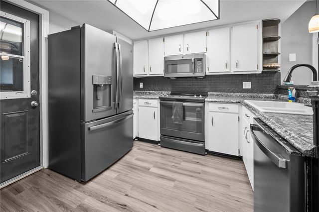 2015 RONALD CIRCLE, Seffner, FL 33584