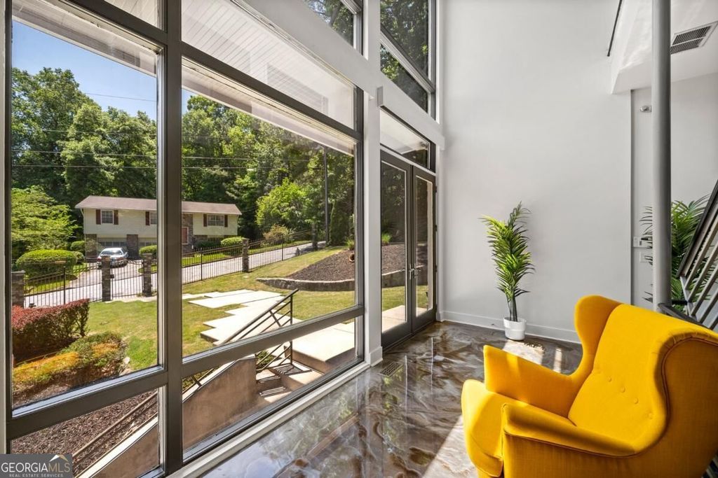 643 Larchmont Circle NW, Atlanta, GA 30318 — photo 3