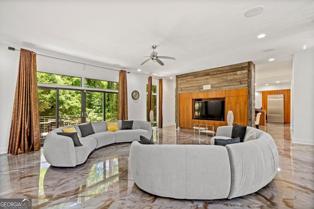 643 Larchmont Circle NW, Atlanta, GA 30318 — photo 4