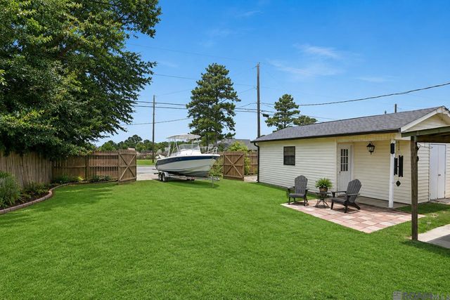 2033 Parlange Dr, Gonzales, LA 70737