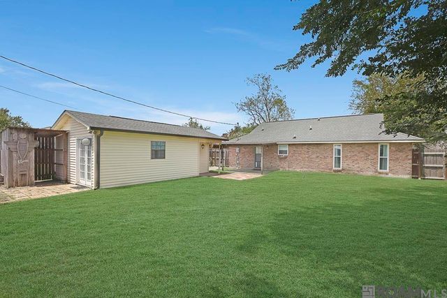 2033 Parlange Dr, Gonzales, LA 70737