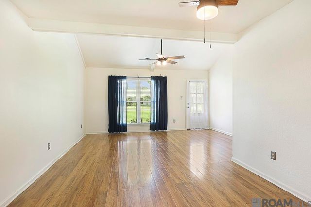 2033 Parlange Dr, Gonzales, LA 70737