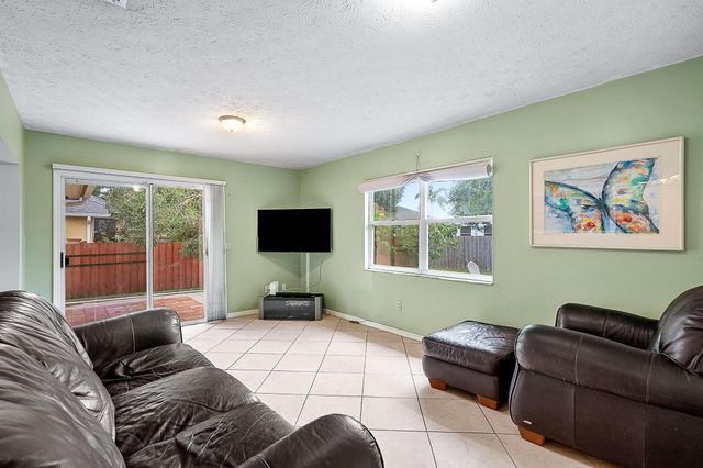4525 NW Glazbrook Street, Port St Lucie, FL 34983