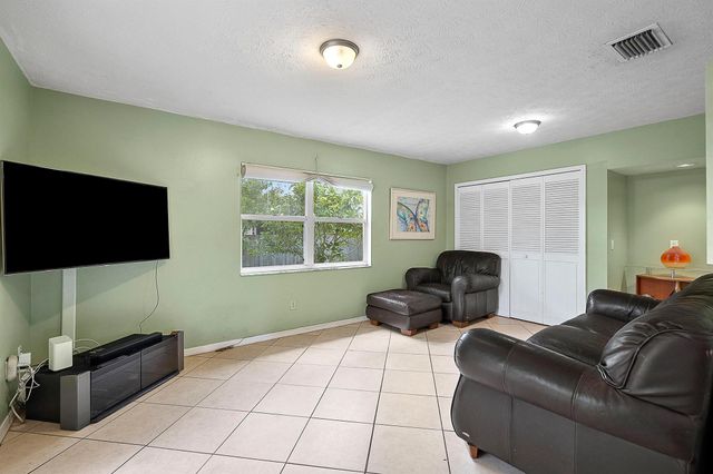 4525 NW Glazbrook Street, Port St Lucie, FL 34983