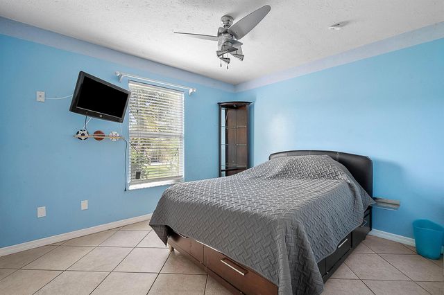 4525 NW Glazbrook Street, Port St Lucie, FL 34983