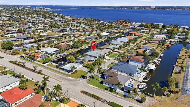 1109 Lenox CT, Cape Coral, FL 33904