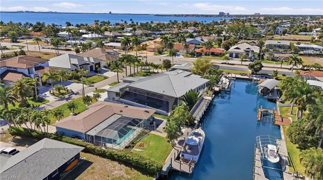 1109 Lenox CT, Cape Coral, FL 33904