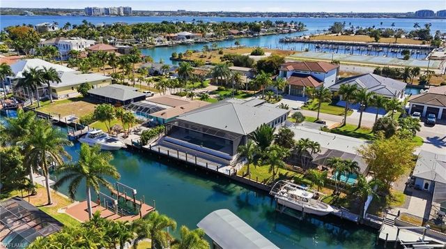 1109 Lenox CT, Cape Coral, FL 33904