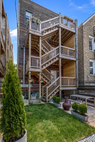 2440 W Iowa Street 2, Chicago, IL 60622
