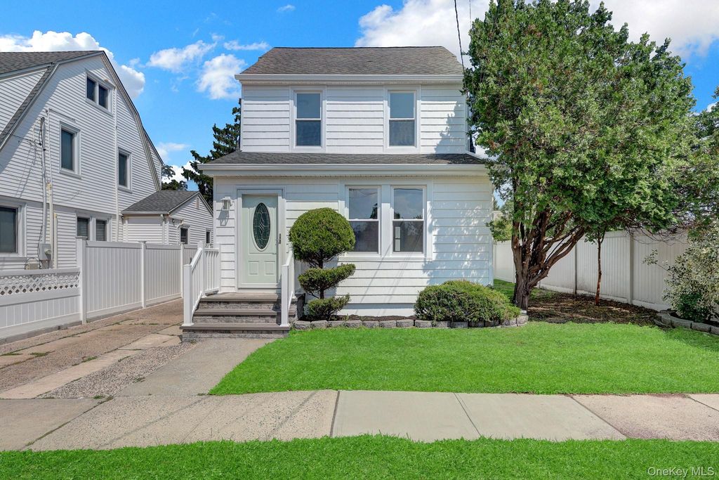 15 Stratford Avenue, Williston Park, NY 11596 — exterior