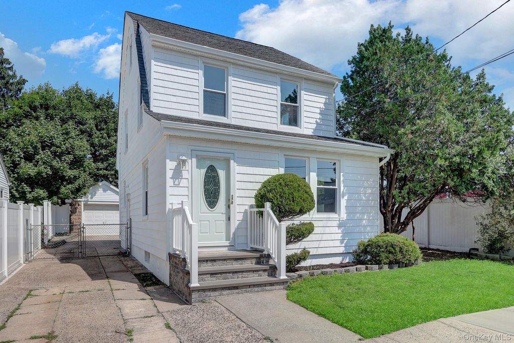 15 Stratford Avenue, Williston Park, NY 11596 — photo 2