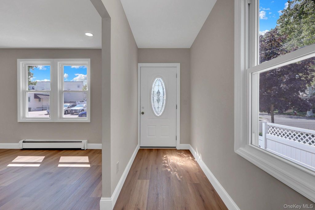 15 Stratford Avenue, Williston Park, NY 11596 — photo 3