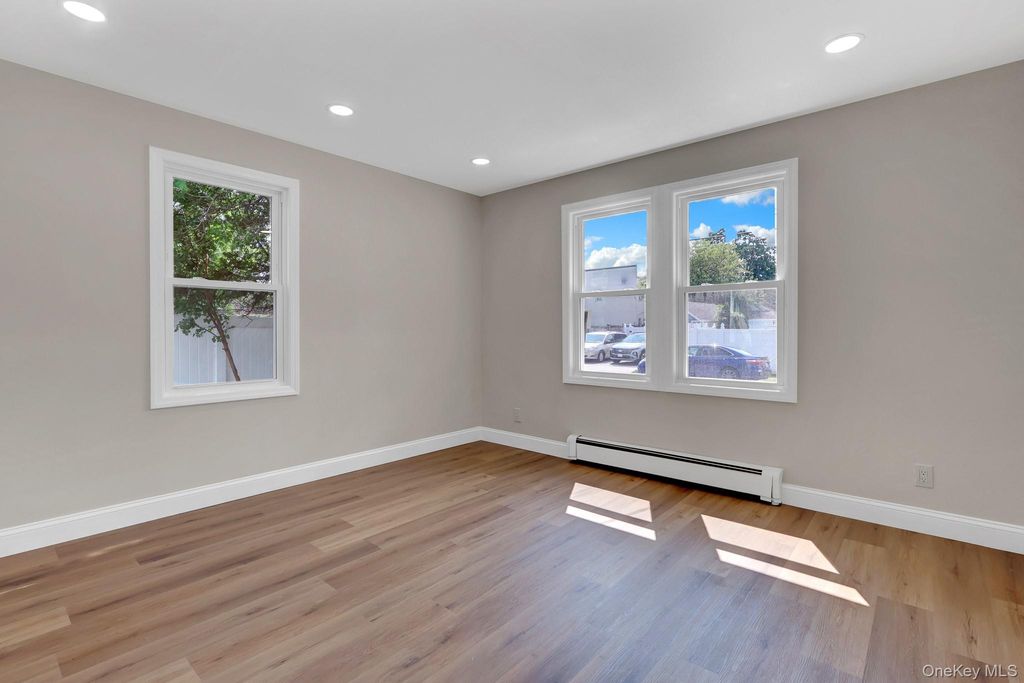 15 Stratford Avenue, Williston Park, NY 11596 — photo 4