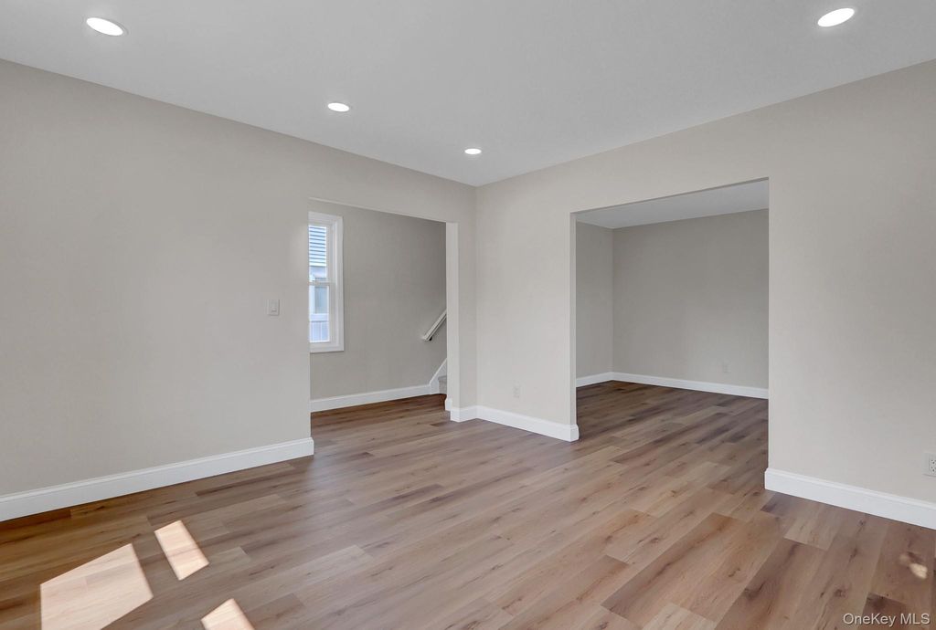 15 Stratford Avenue, Williston Park, NY 11596 — photo 5