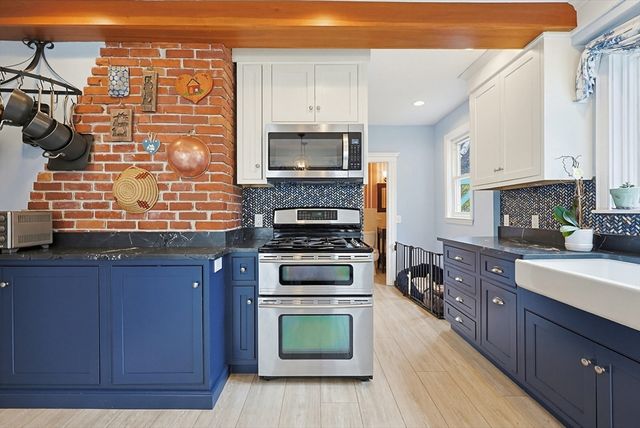 63 Walker Rd, Swampscott, MA 01907