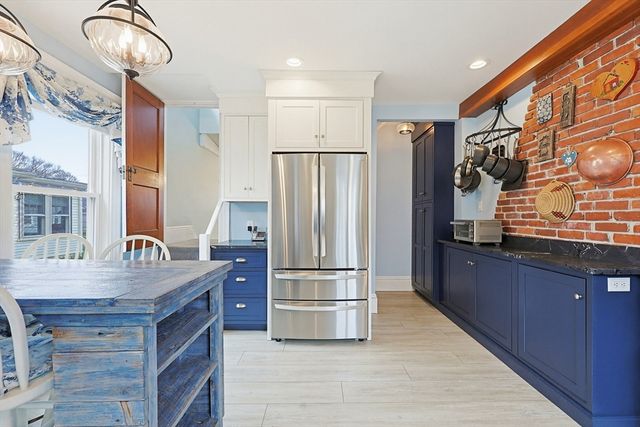 63 Walker Rd, Swampscott, MA 01907