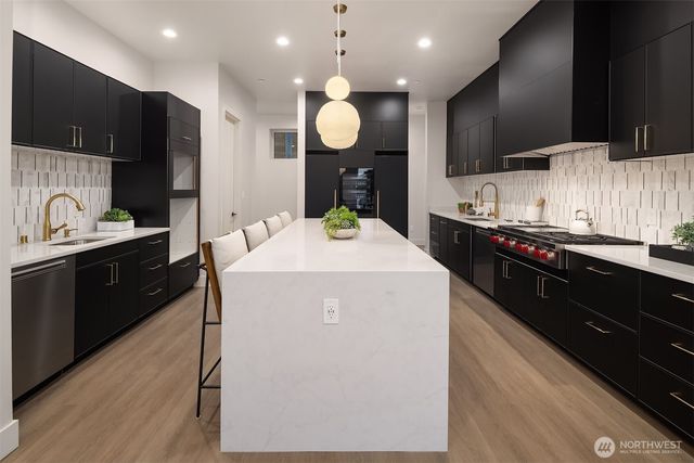 8243 W Mercer Way, Mercer Island, WA 98040