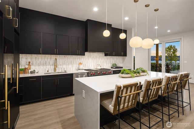 8243 W Mercer Way, Mercer Island, WA 98040