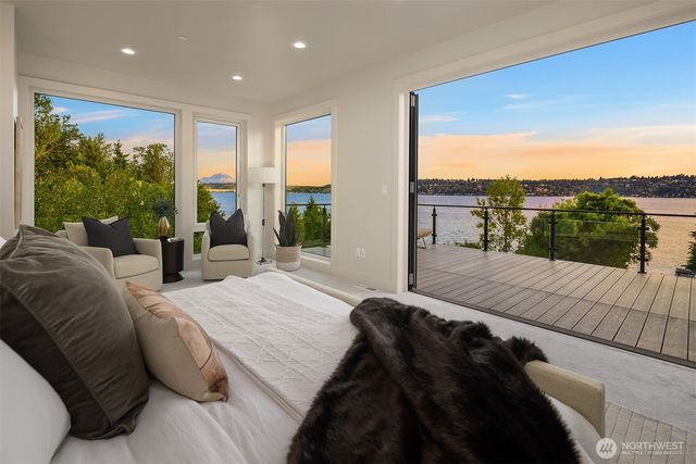 8243 W Mercer Way, Mercer Island, WA 98040