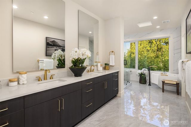 8243 W Mercer Way, Mercer Island, WA 98040