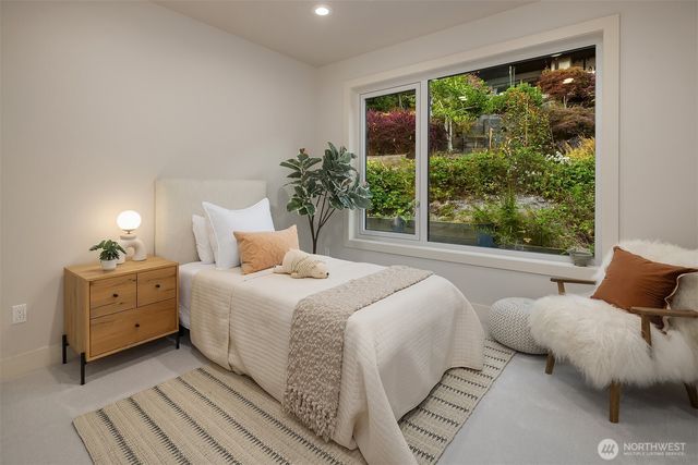 8243 W Mercer Way, Mercer Island, WA 98040