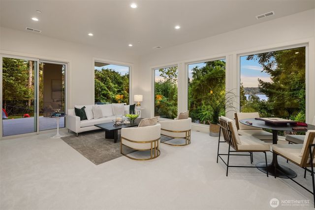 8243 W Mercer Way, Mercer Island, WA 98040