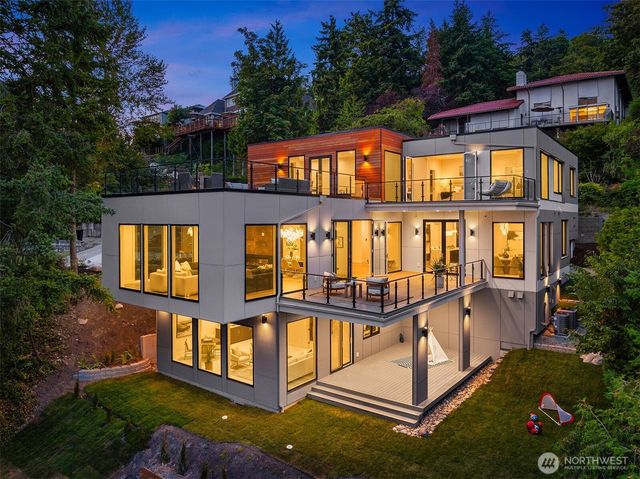 8243 W Mercer Way, Mercer Island, WA 98040