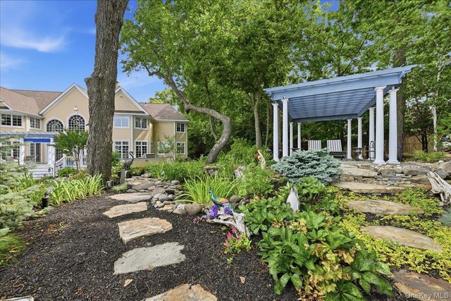 14 Woodcock Lane, Old Field, NY 11733