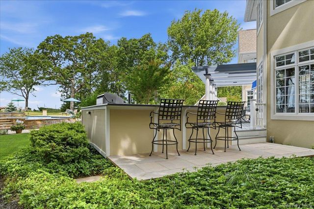 14 Woodcock Lane, Old Field, NY 11733