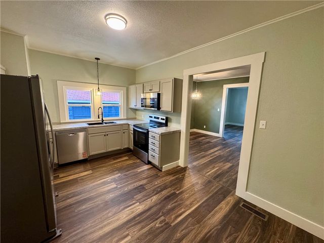 1201 N Boston Place, Russellville, AR 72801