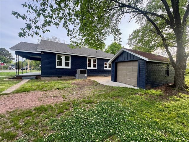 1201 N Boston Place, Russellville, AR 72801