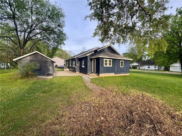 1201 N Boston Place, Russellville, AR 72801