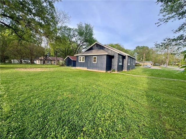 1201 N Boston Place, Russellville, AR 72801