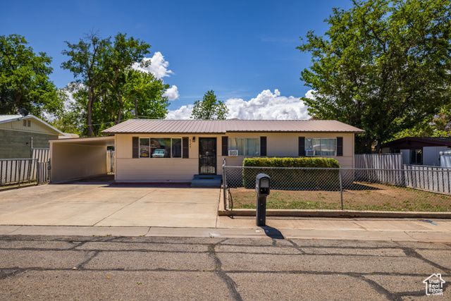 527 W PALISADE DR, Moab, UT 84532