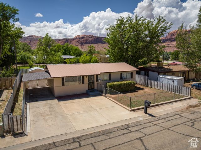 527 W PALISADE DR, Moab, UT 84532
