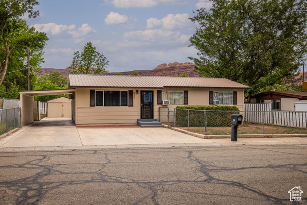 527 W PALISADE DR, Moab, UT 84532