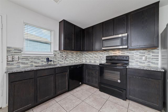 13070 Lake Conroe Bay Road, Willis, TX 77318